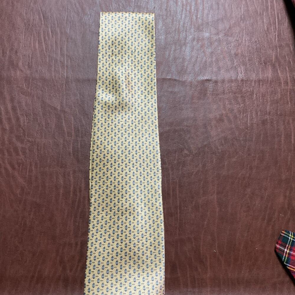 Neo Bill Blass Men's Diamond Pattern 4" Tie 100% Silk, Yellow And Blue.